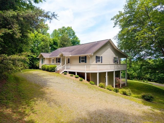 201 Tahlequah Ridge, Hayesville, NC 28904