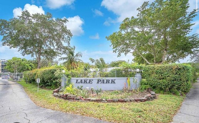 952 NE 199th St 4K, Miami, FL 33179