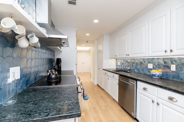 1 Seal Harbor 916, Winthrop, MA 02152