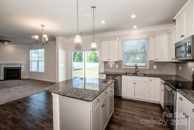 129 Candlelight Way, Mooresville, NC 28115