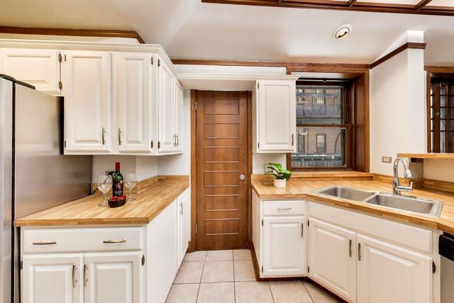 674 W IRVING PARK Road F6, Chicago, IL 60613