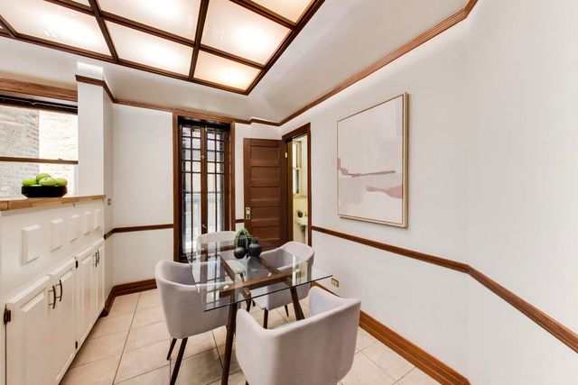 674 W IRVING PARK Road F6, Chicago, IL 60613
