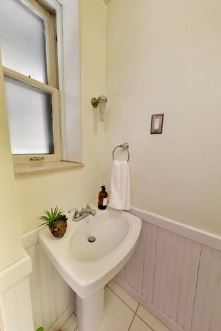674 W IRVING PARK Road F6, Chicago, IL 60613
