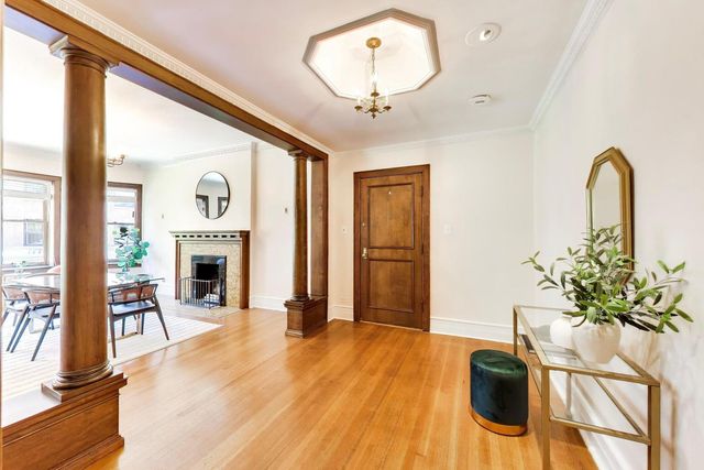 674 W IRVING PARK Road F6, Chicago, IL 60613