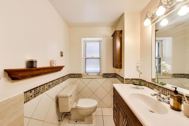 674 W IRVING PARK Road F6, Chicago, IL 60613