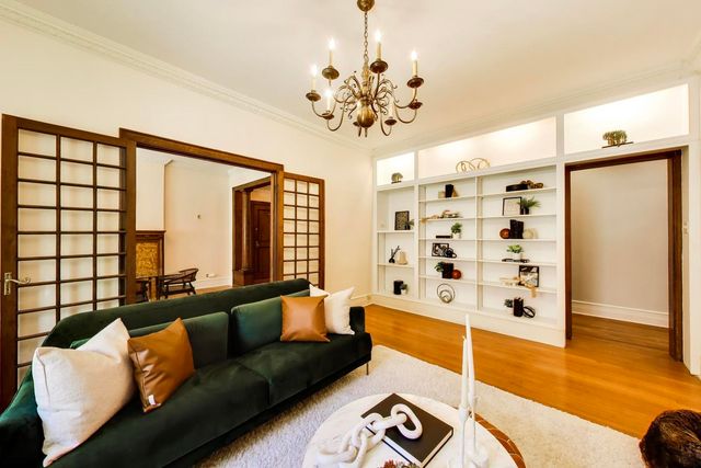 674 W IRVING PARK Road F6, Chicago, IL 60613