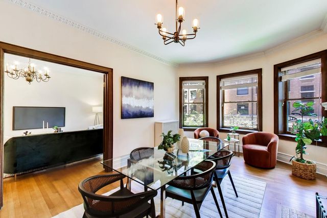 674 W IRVING PARK Road F6, Chicago, IL 60613