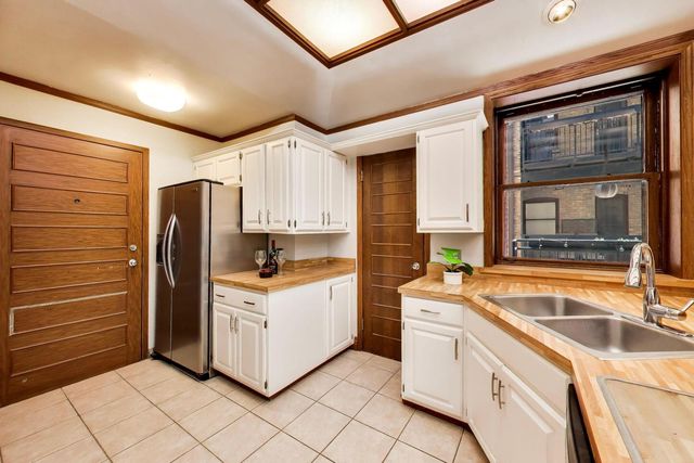 674 W IRVING PARK Road F6, Chicago, IL 60613