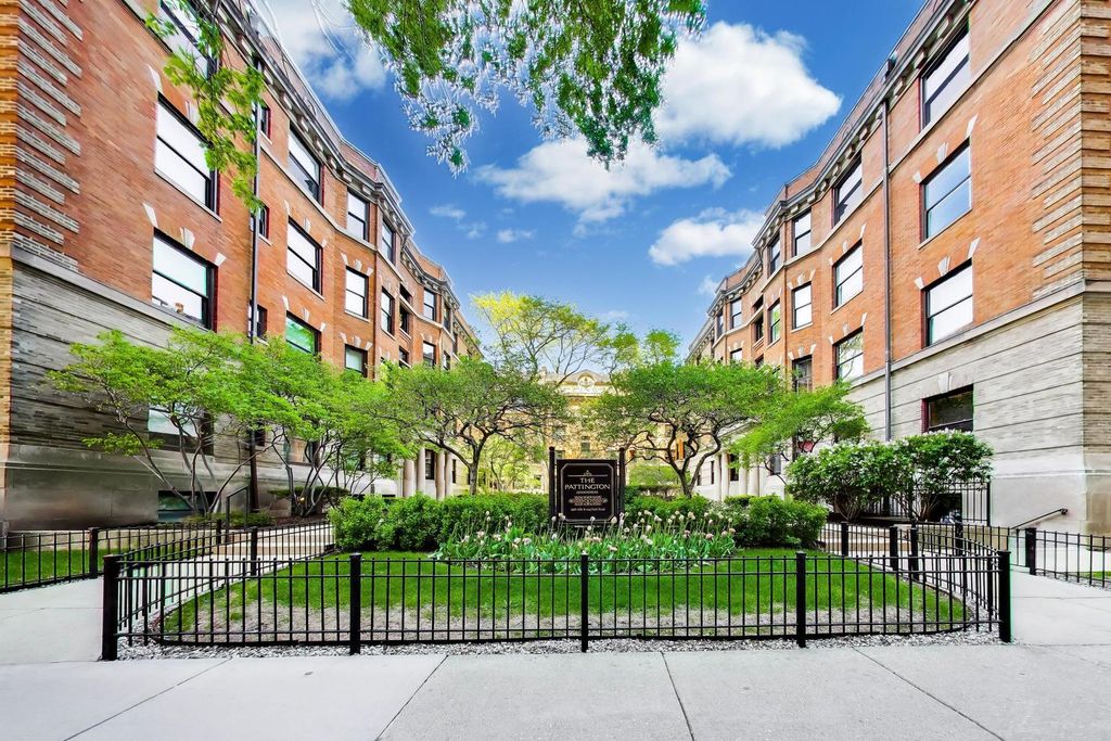 674 W IRVING PARK Road F6, Chicago, IL 60613