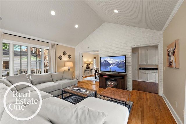 305 Moran Road, Grosse Pointe Farms, MI 48236