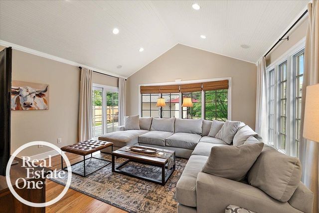 305 Moran Road, Grosse Pointe Farms, MI 48236