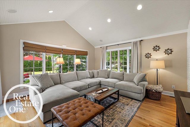 305 Moran Road, Grosse Pointe Farms, MI 48236