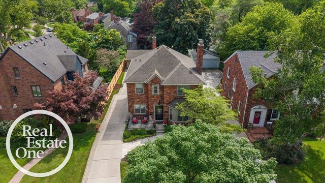 305 Moran Road, Grosse Pointe Farms, MI 48236