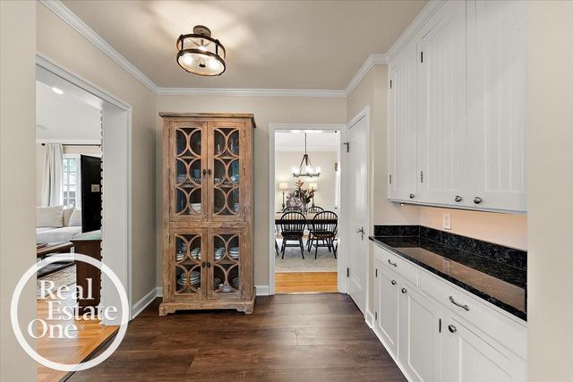 305 Moran Road, Grosse Pointe Farms, MI 48236