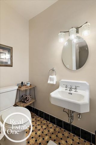 305 Moran Road, Grosse Pointe Farms, MI 48236