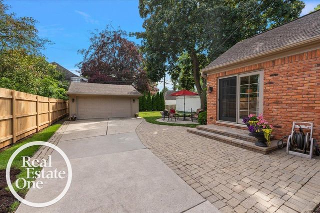 305 Moran Road, Grosse Pointe Farms, MI 48236