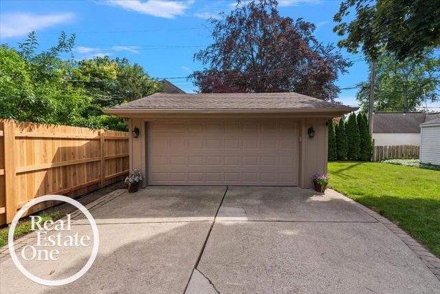 305 Moran Road, Grosse Pointe Farms, MI 48236
