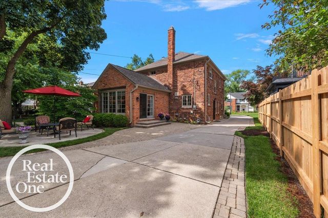 305 Moran Road, Grosse Pointe Farms, MI 48236