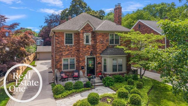 305 Moran Road, Grosse Pointe Farms, MI 48236