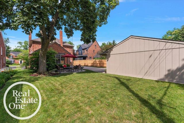 305 Moran Road, Grosse Pointe Farms, MI 48236