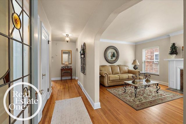 305 Moran Road, Grosse Pointe Farms, MI 48236