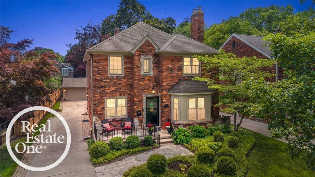 305 Moran Road, Grosse Pointe Farms, MI 48236