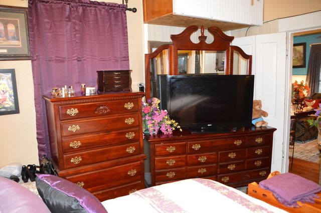 1243 E Thoman Street, Springfield, MO 65803