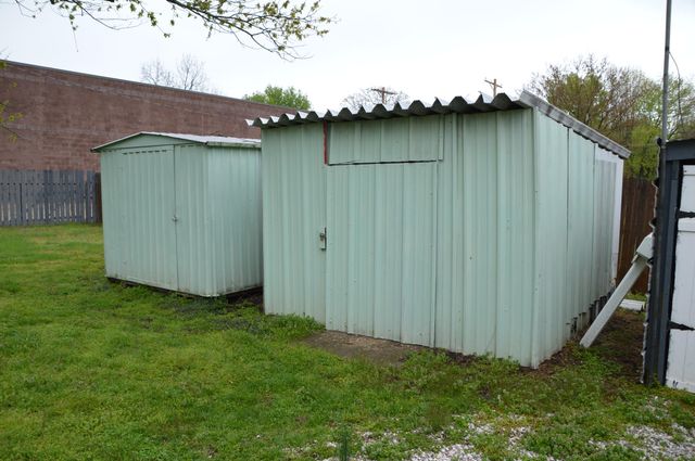 1243 E Thoman Street, Springfield, MO 65803