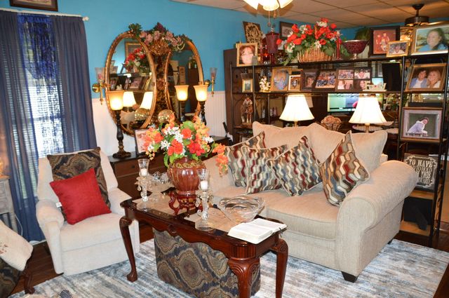 1243 E Thoman Street, Springfield, MO 65803