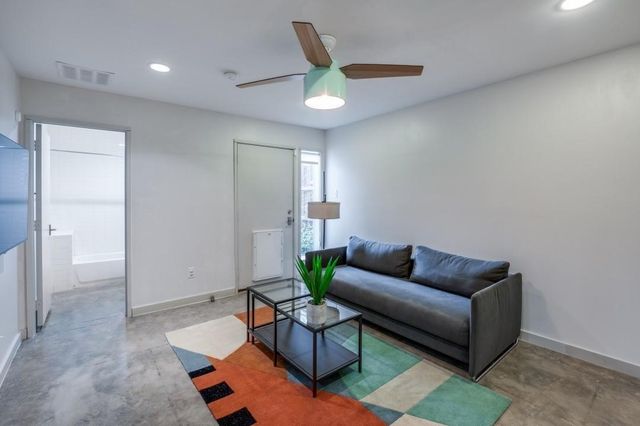 4931 Hornsby Place, Dallas, TX 75204