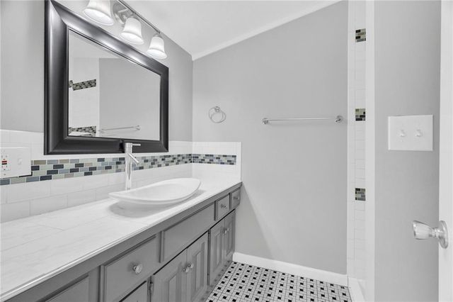 6605 N Edison Avenue, Kansas City, MO 64151