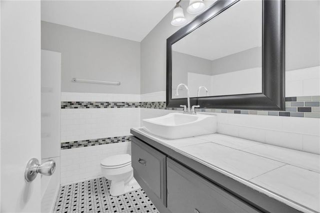 6605 N Edison Avenue, Kansas City, MO 64151