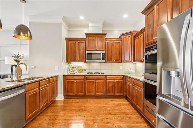 151 W Ridge Way, Roswell, GA 30076