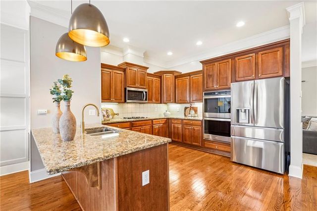 151 W Ridge Way, Roswell, GA 30076