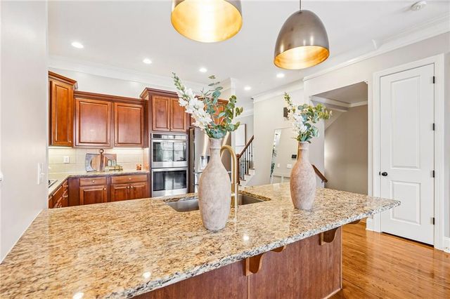 151 W Ridge Way, Roswell, GA 30076