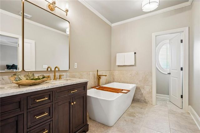 151 W Ridge Way, Roswell, GA 30076