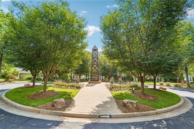 151 W Ridge Way, Roswell, GA 30076