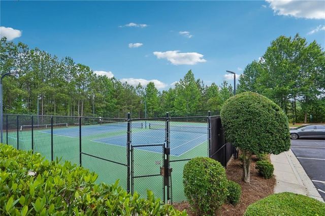 151 W Ridge Way, Roswell, GA 30076