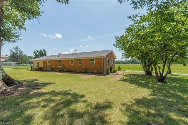 3035 Plantation Road, Winston-salem, NC 27105