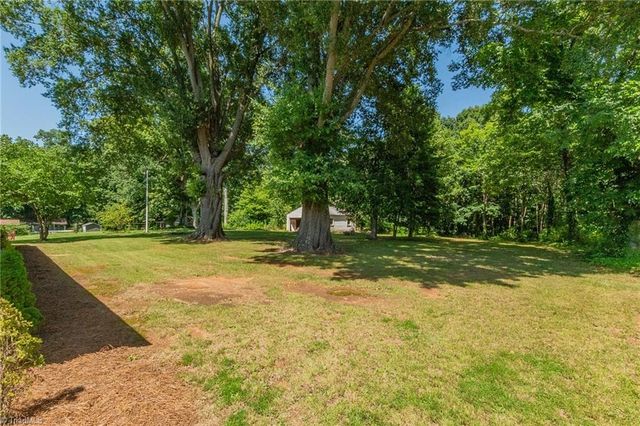 3035 Plantation Road, Winston-salem, NC 27105