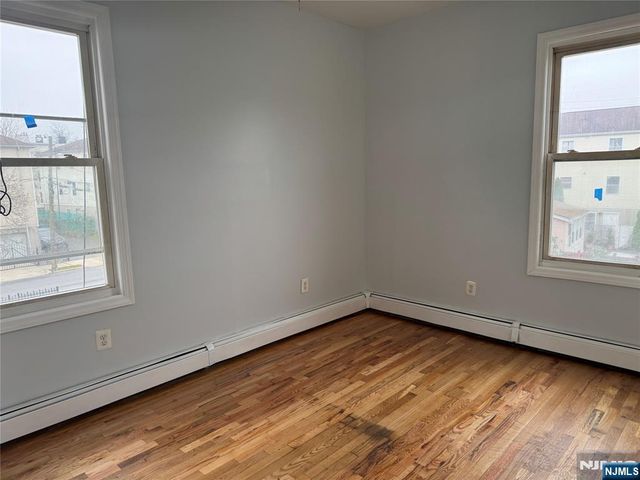 590 Hawthorne Avenue 2nd Floor, Newark, NJ 07112