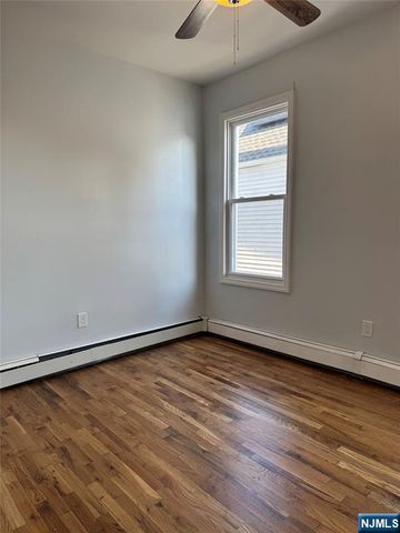 590 Hawthorne Avenue 2nd Floor, Newark, NJ 07112