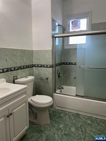 590 Hawthorne Avenue 2nd Floor, Newark, NJ 07112