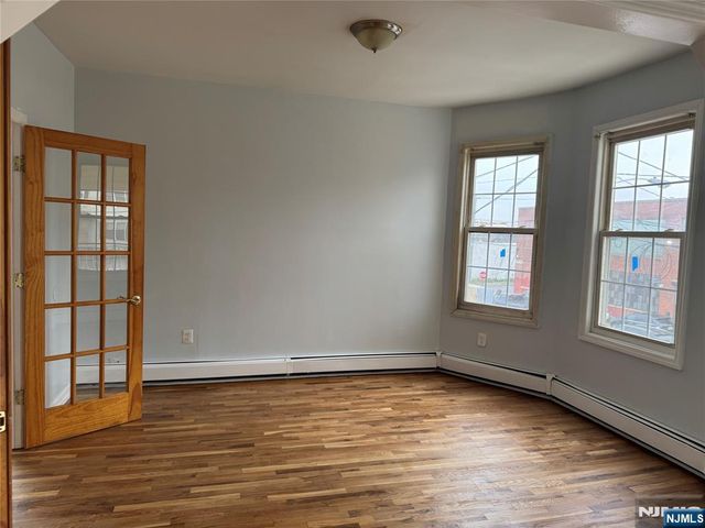 590 Hawthorne Avenue 2nd Floor, Newark, NJ 07112