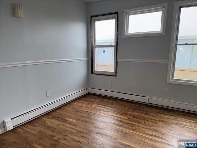 590 Hawthorne Avenue 2nd Floor, Newark, NJ 07112