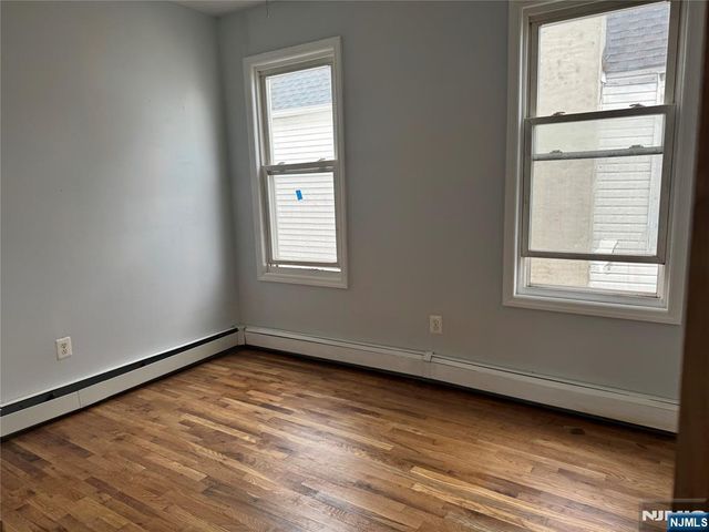 590 Hawthorne Avenue 2nd Floor, Newark, NJ 07112