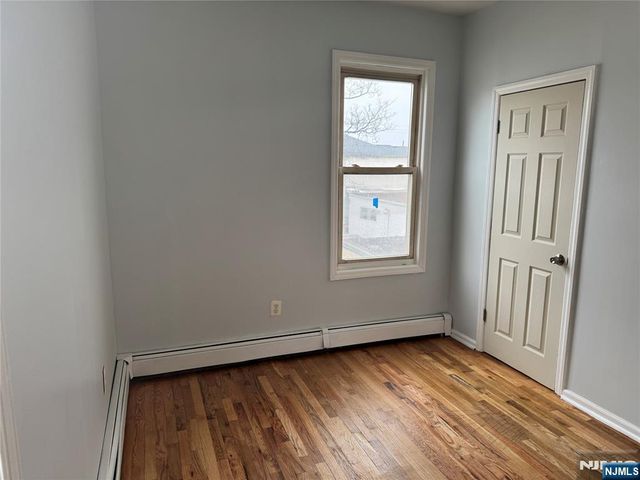 590 Hawthorne Avenue 2nd Floor, Newark, NJ 07112