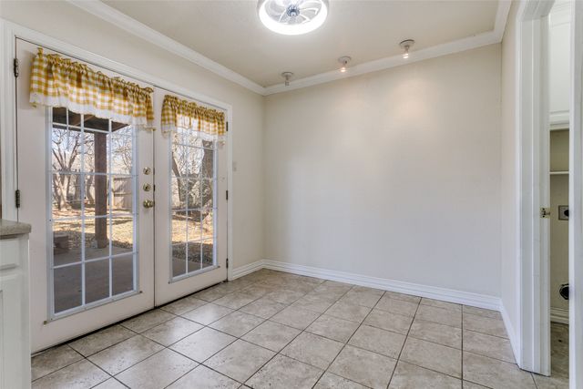 719 Koen Lane, Euless, TX 76040