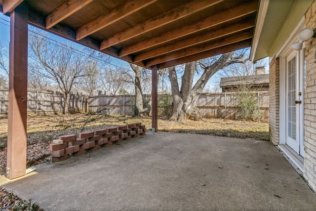 719 Koen Lane, Euless, TX 76040