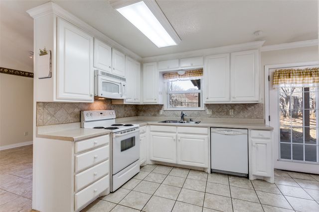 719 Koen Lane, Euless, TX 76040